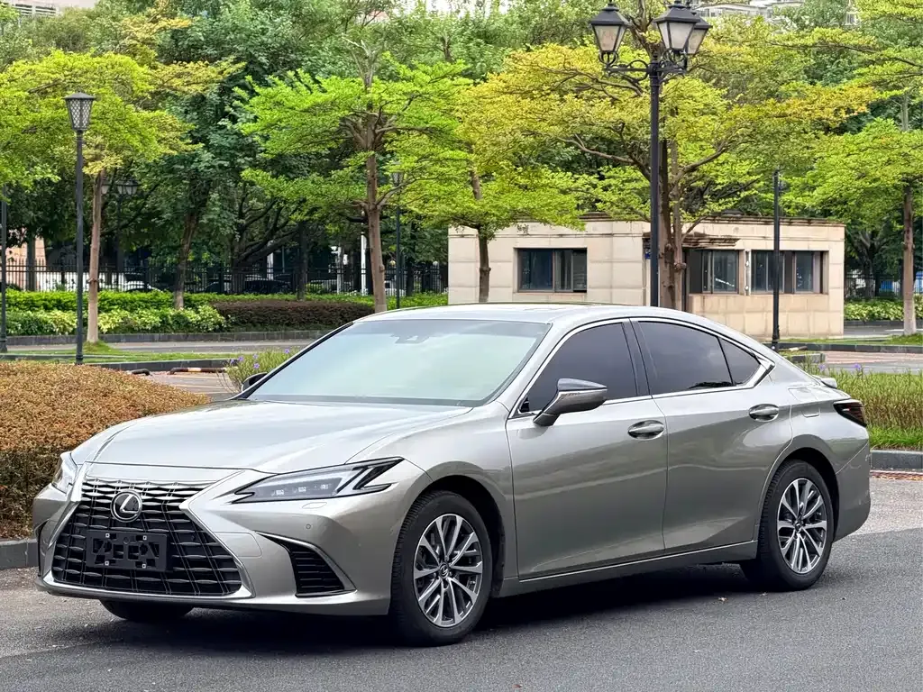 Lexus ES — фото 1