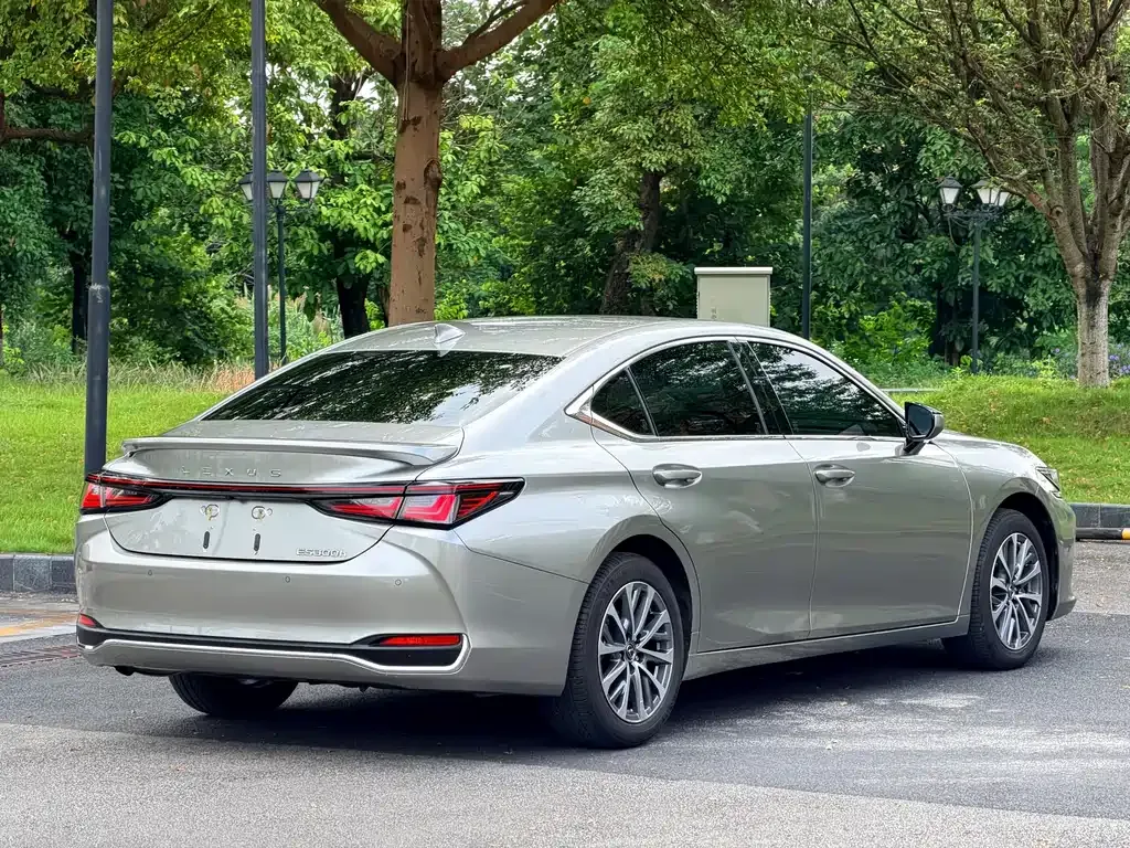 Lexus ES — фото 10
