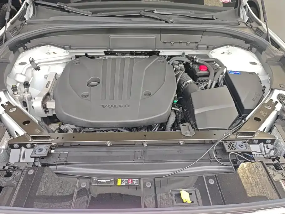 Volvo XC60 — фото 10