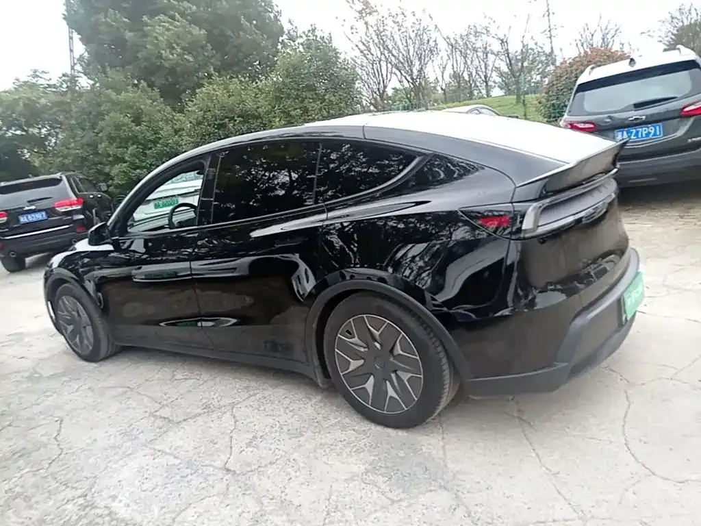 Tesla Model Y L — фото 7