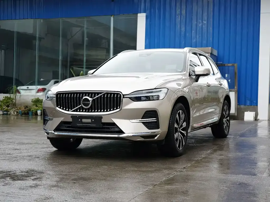 Volvo XC60 — фото 1
