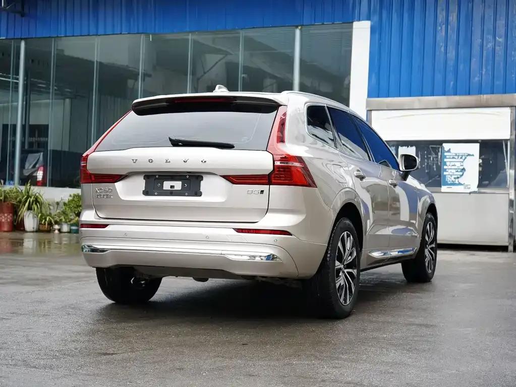 Volvo XC60 — фото 10