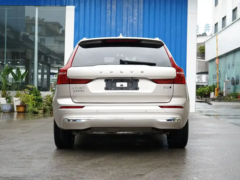 Volvo XC60 — фото 9