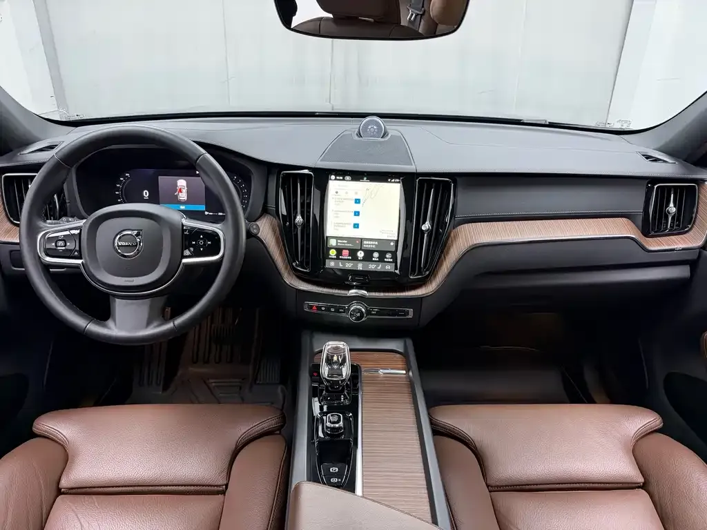 Volvo XC60 — фото 4