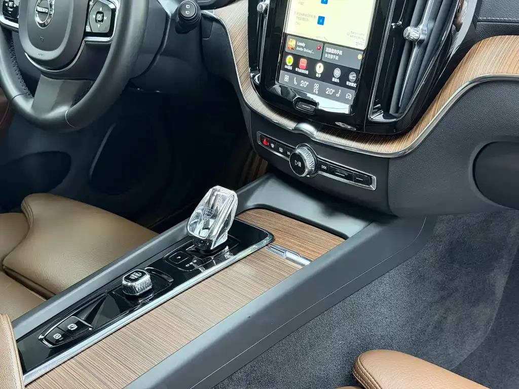 Volvo XC60 — фото 7