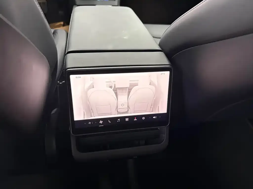 Tesla Model 3 — фото 9