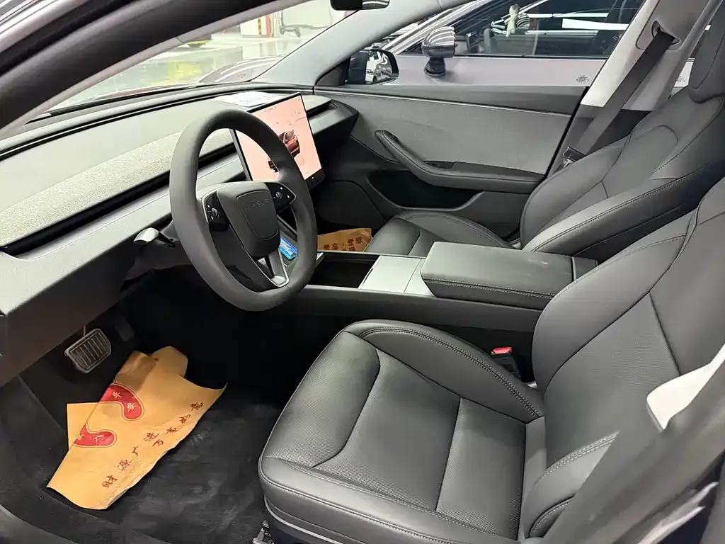 Tesla Model 3 — фото 4