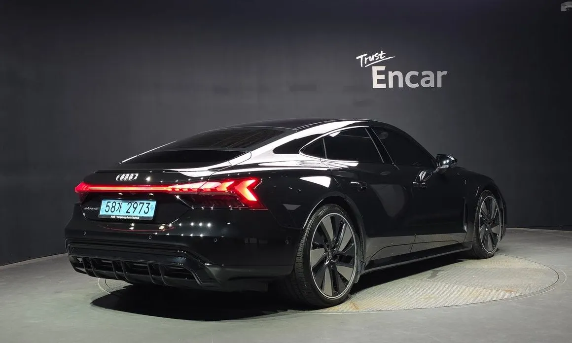 Audi e-tron GT — фото 4