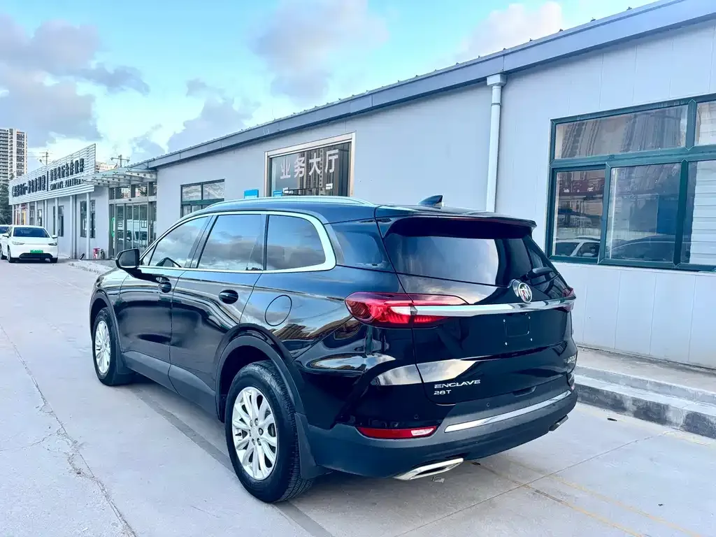 Buick Enclave — фото 10