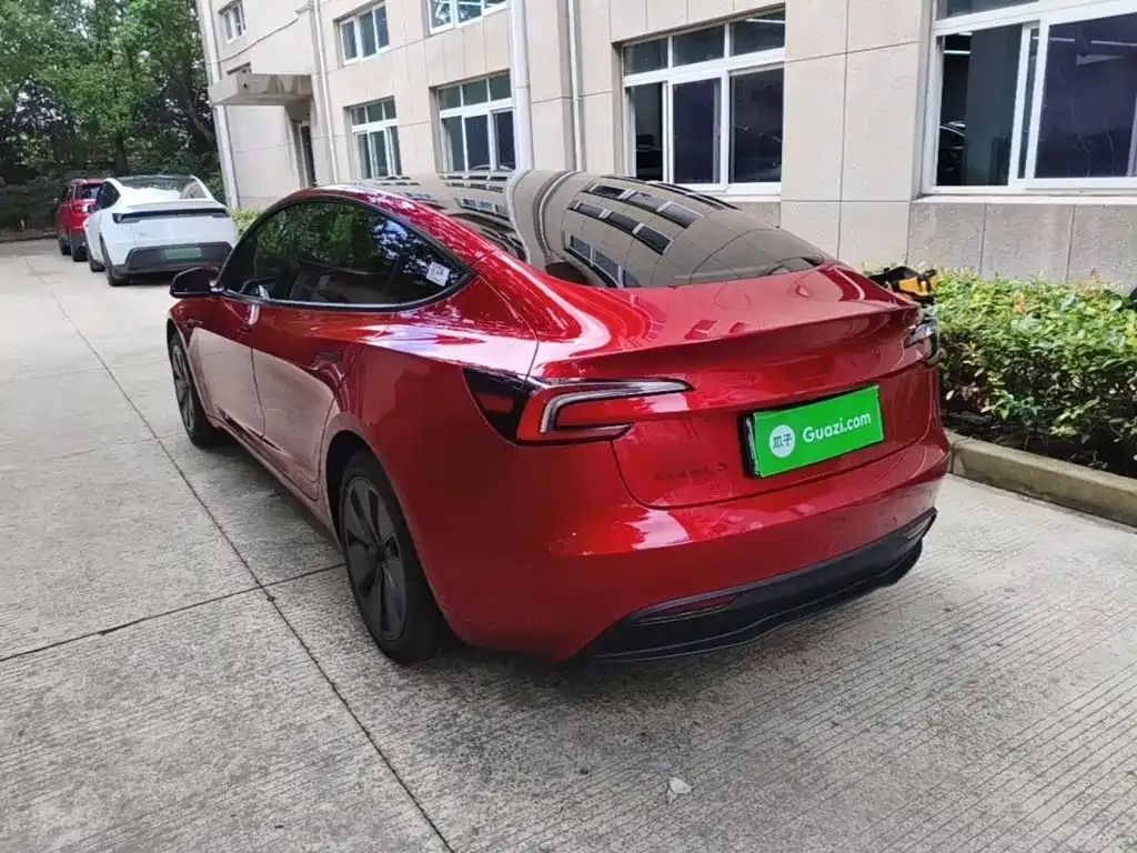 Tesla Model 3 — фото 4