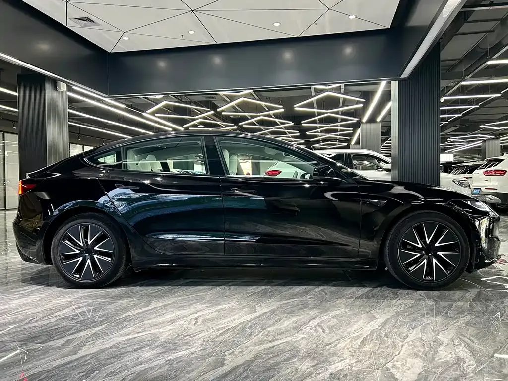 Tesla Model 3 — фото 3