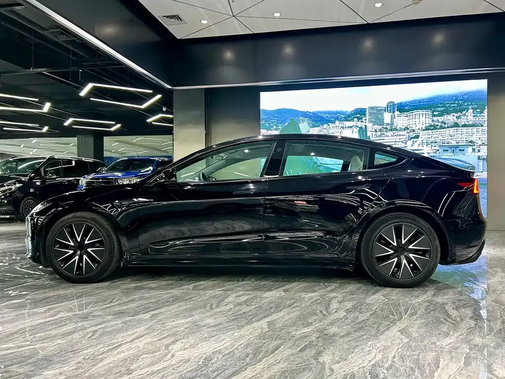 Tesla Model 3 — фото 6