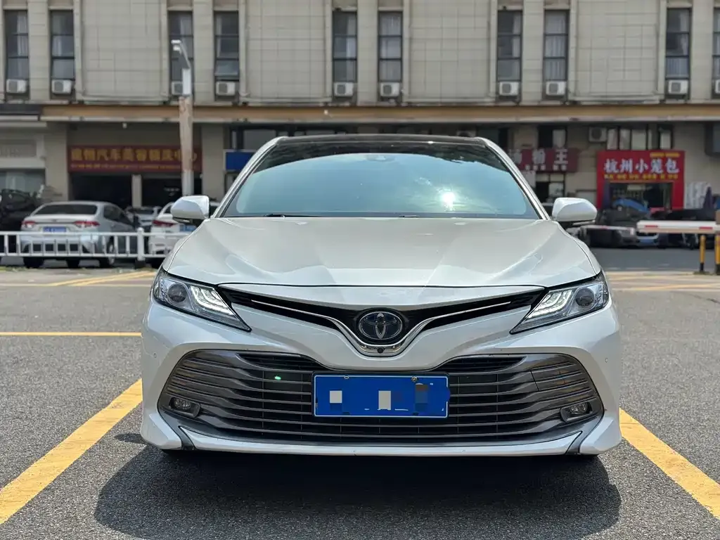 Toyota Camry — фото 4