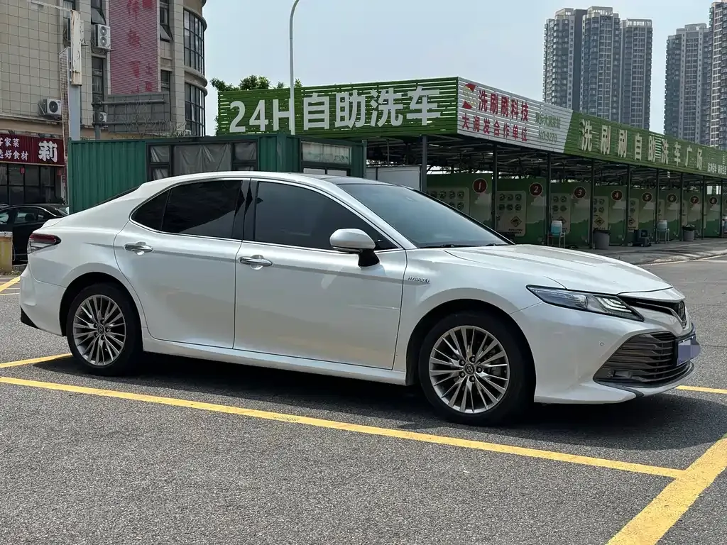 Toyota Camry — фото 10