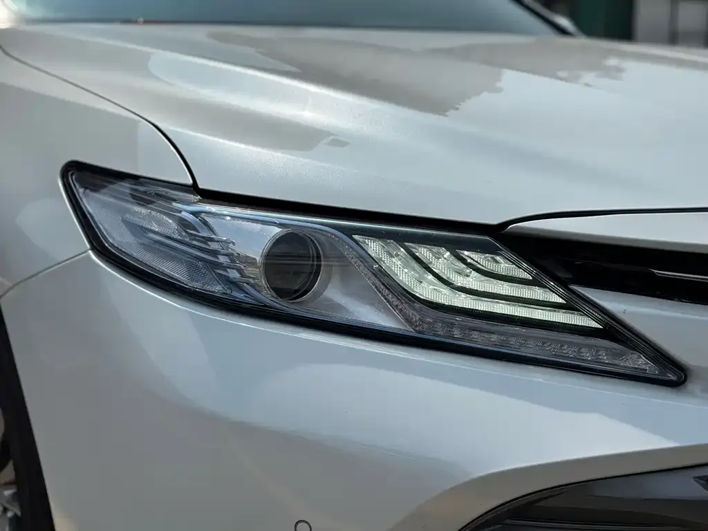 Toyota Camry — фото 5