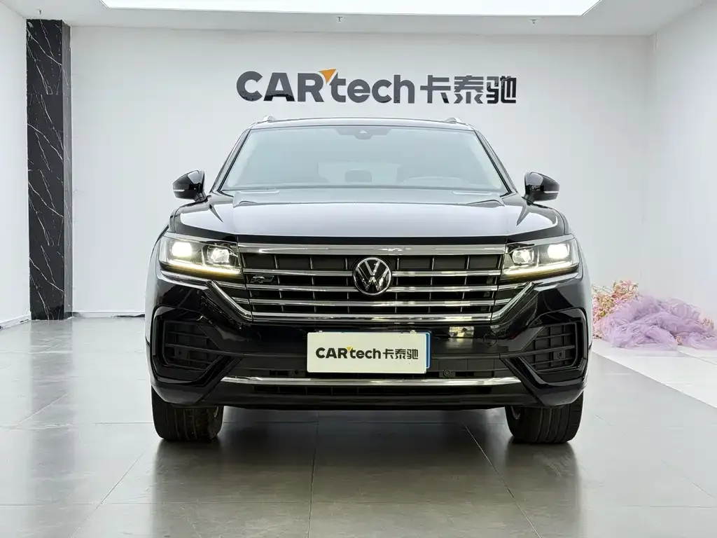 Volkswagen Touareg — фото 6