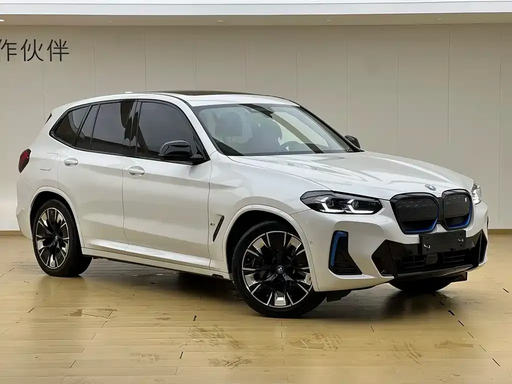BMW iX3 — фото 1