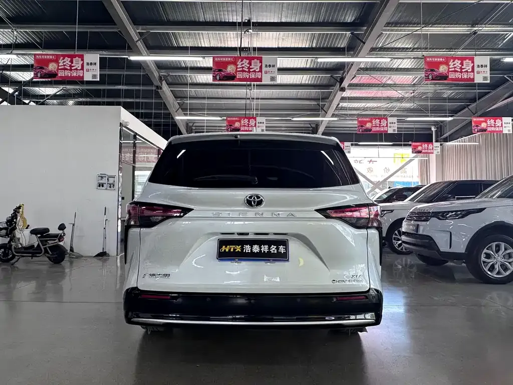 Toyota Sienna — фото 9