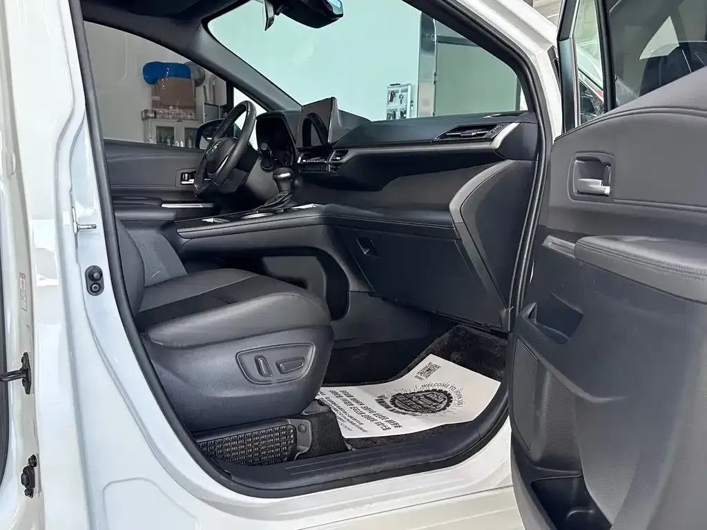 Toyota Sienna — фото 2