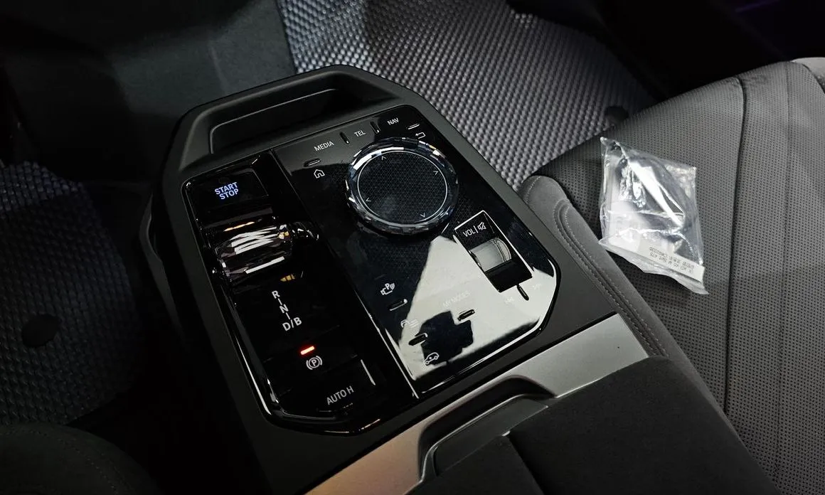 BMW iX — фото 10