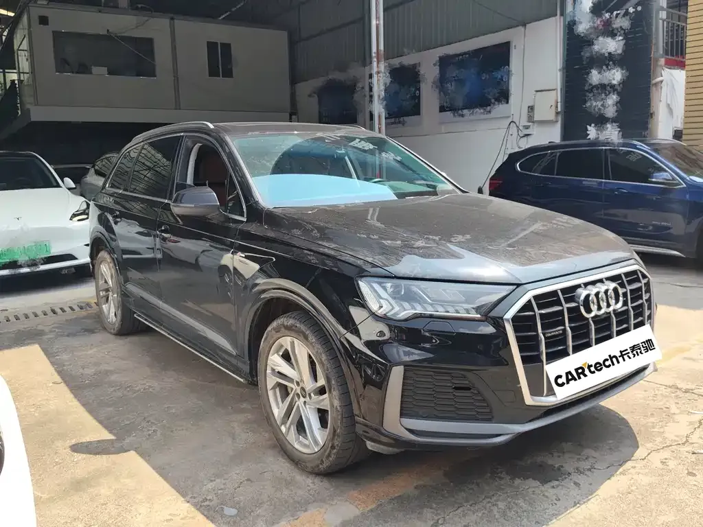 Audi Q7 — фото 1