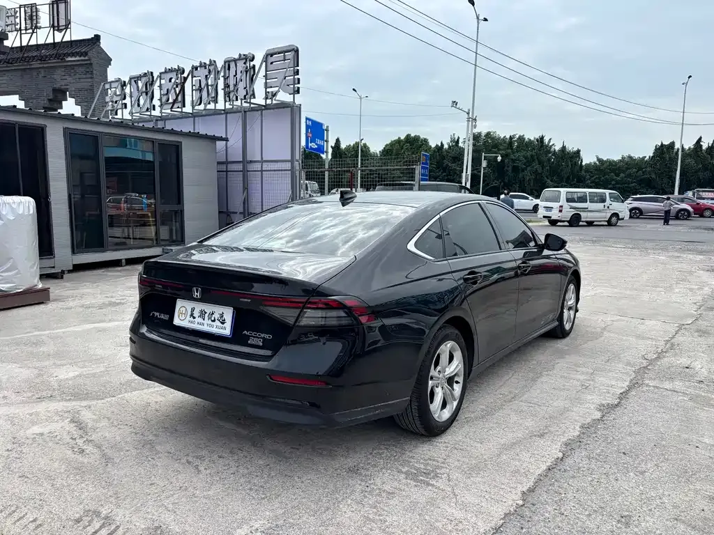 Honda Accord — фото 8