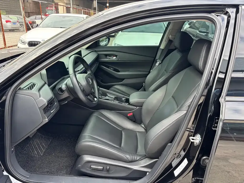 Honda Accord — фото 10
