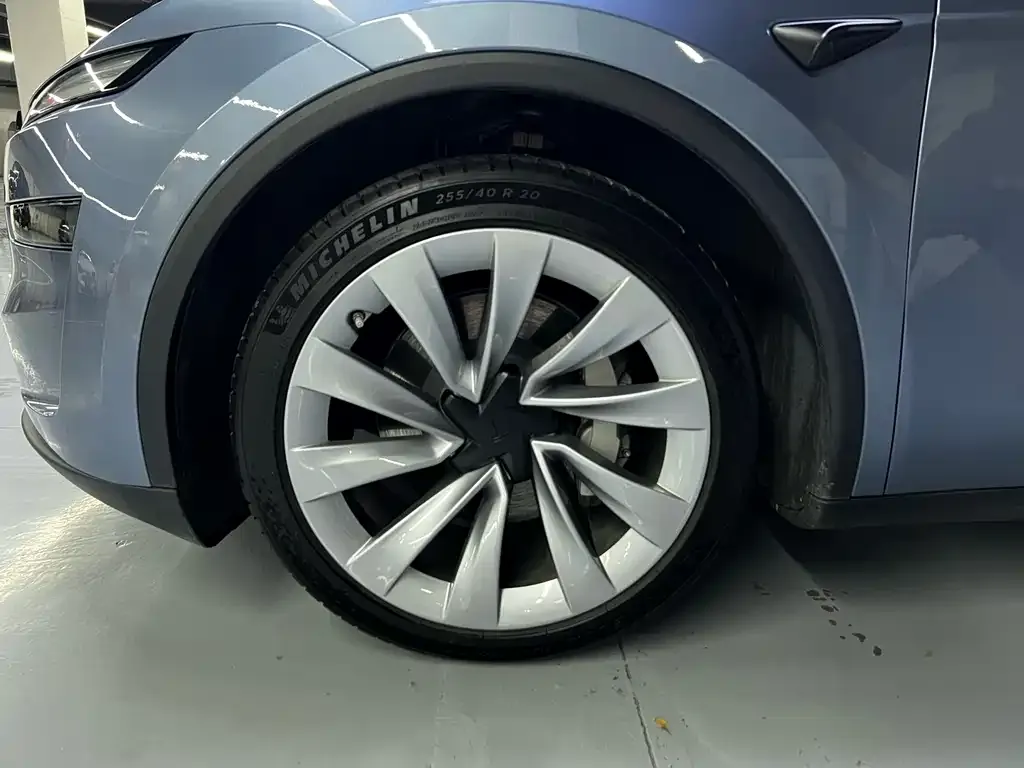 Tesla Model Y — фото 7