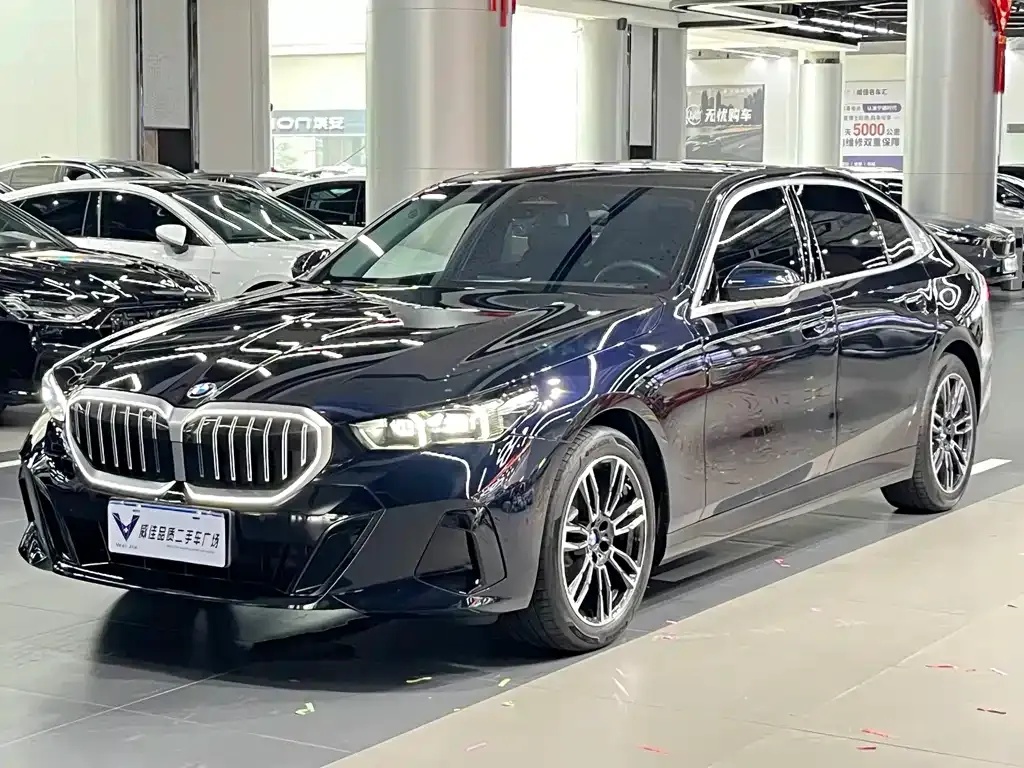 BMW 5 Series — фото 1