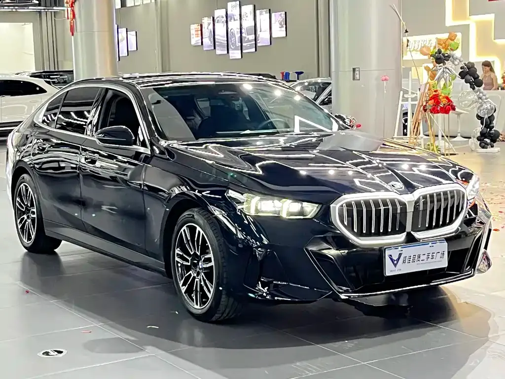 BMW 5 Series — фото 5