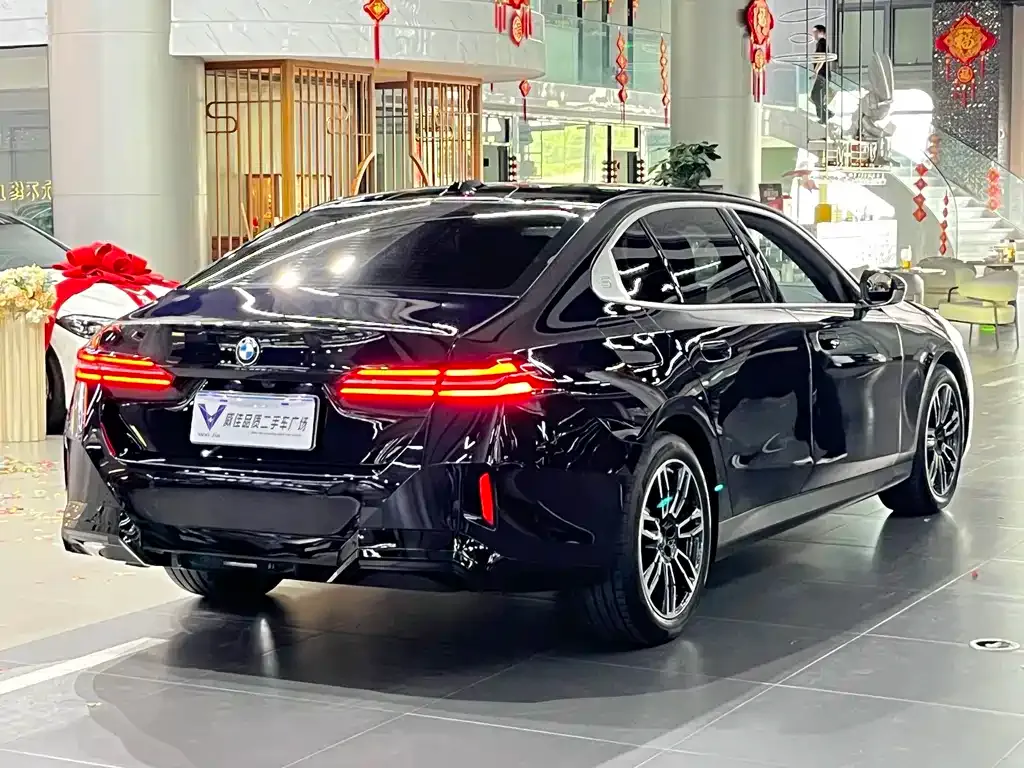 BMW 5 Series — фото 3
