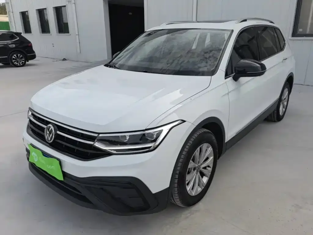 Volkswagen Tiguan L — фото 1