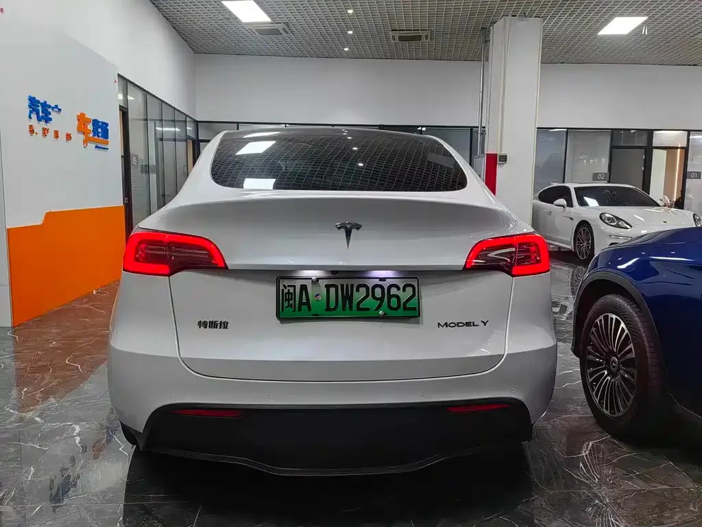 Tesla Model Y — фото 4