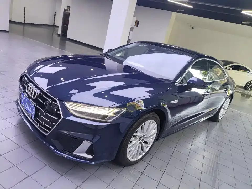 Audi A7L — фото 1