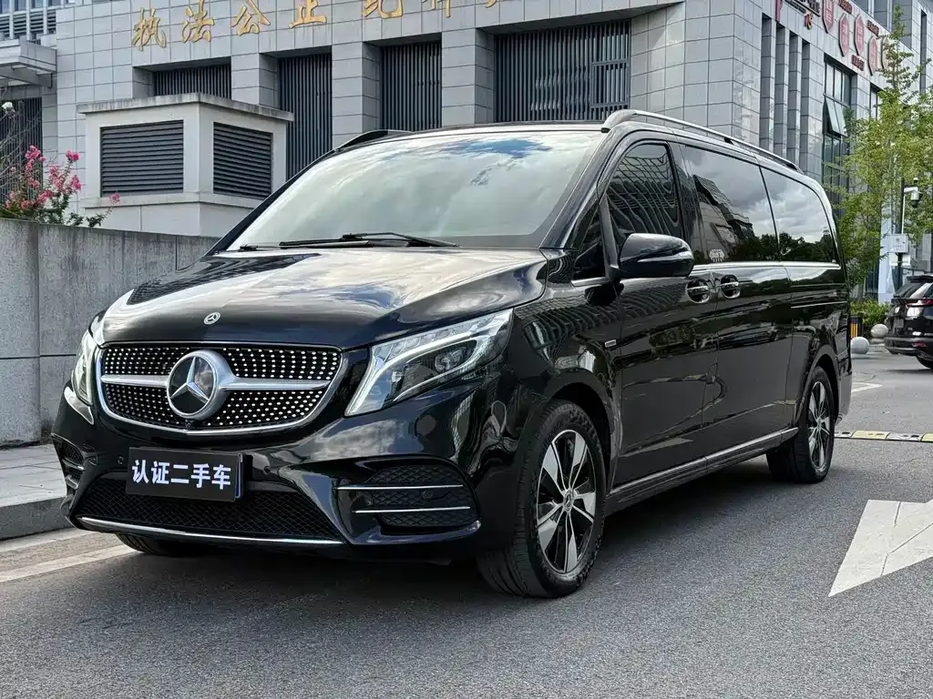 Mercedes-Benz V-Class — фото 1