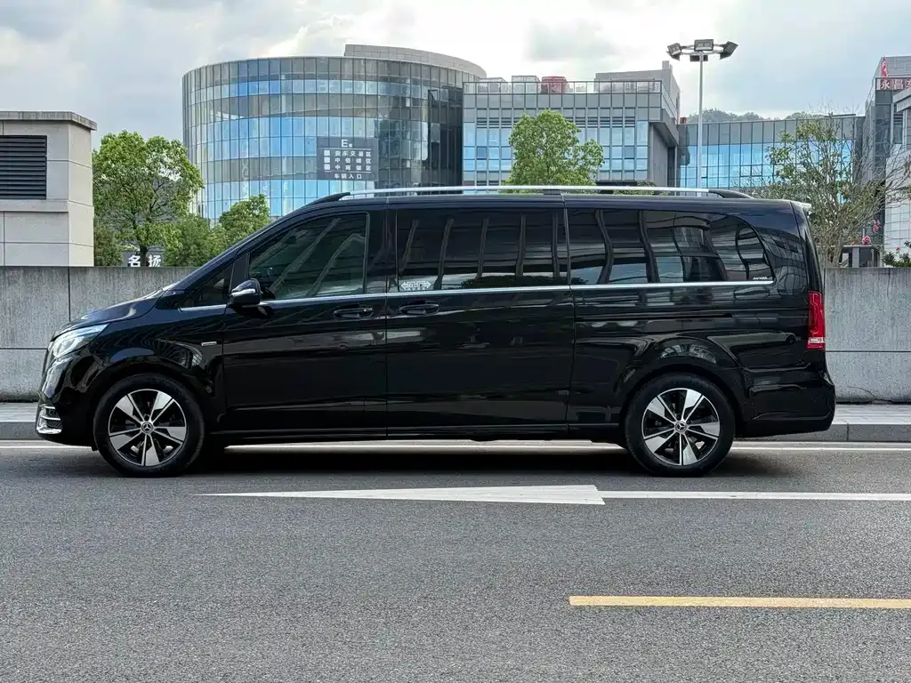 Mercedes-Benz V-Class — фото 10