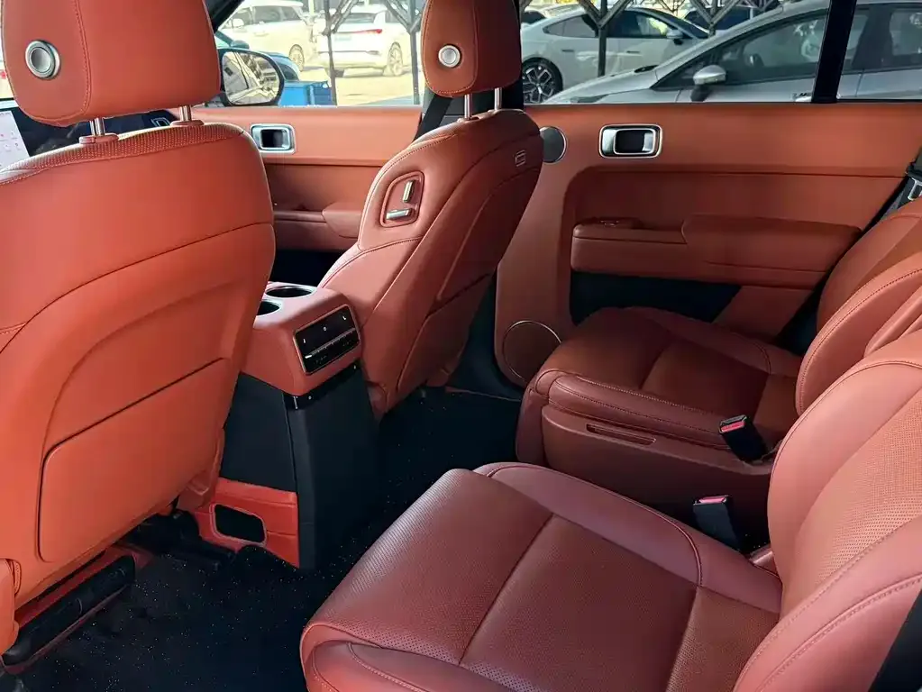 Li Auto L9 — фото 9