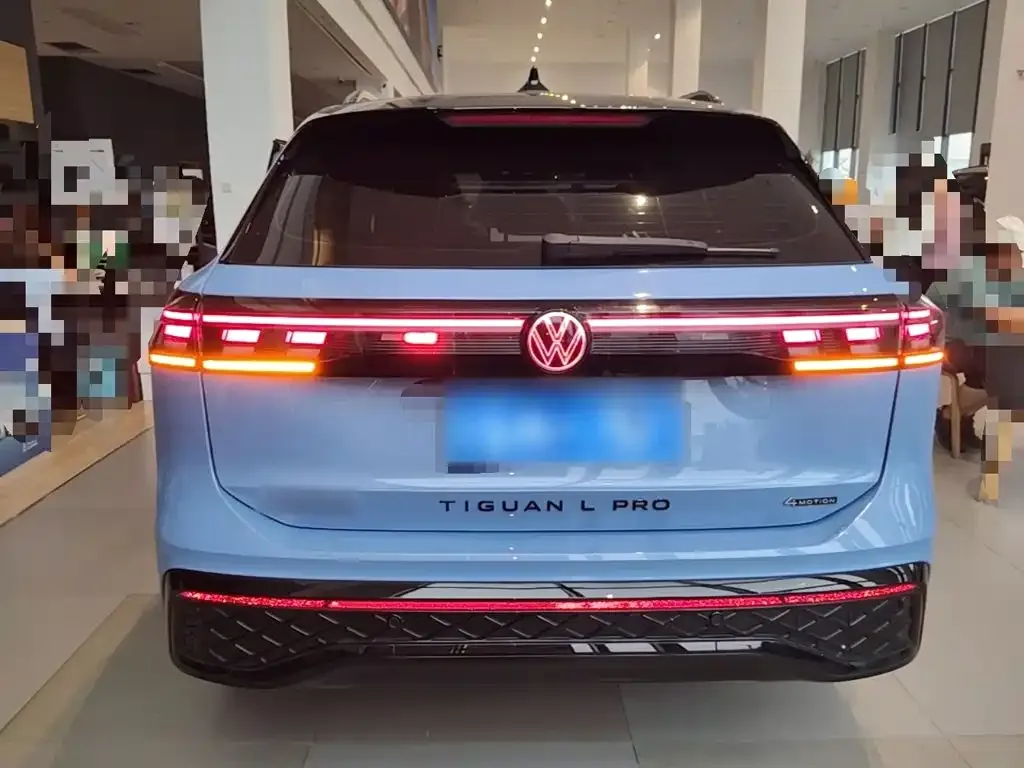 Volkswagen Tiguan L — фото 10