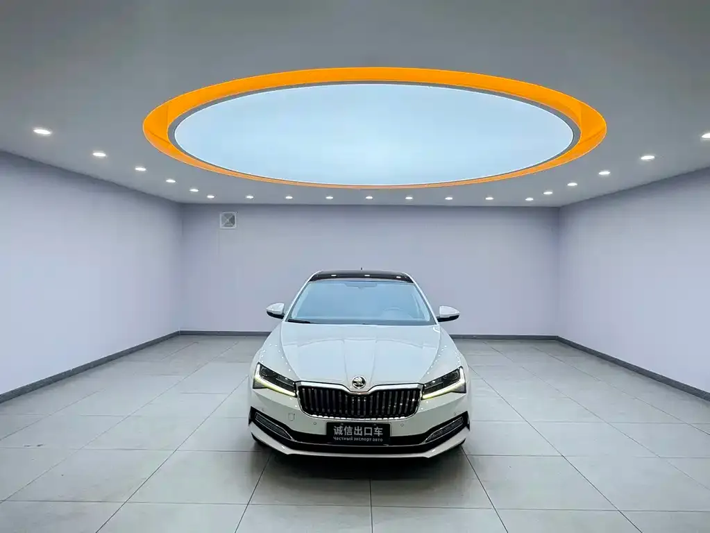 Skoda Superb — фото 10