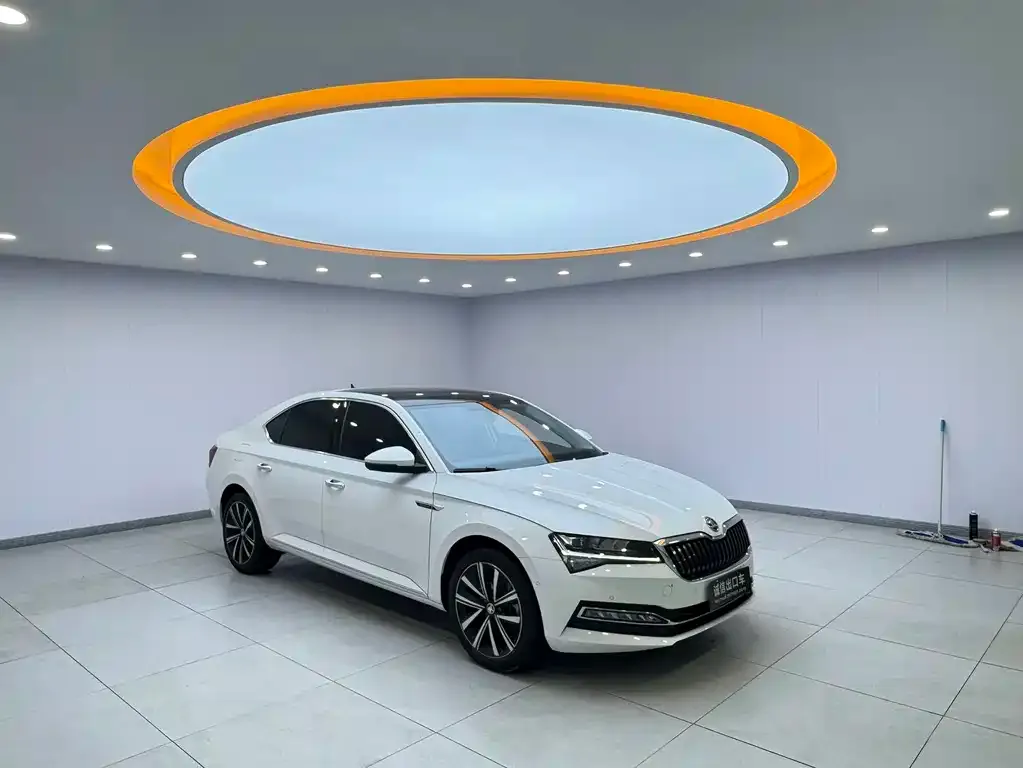 Skoda Superb — фото 2