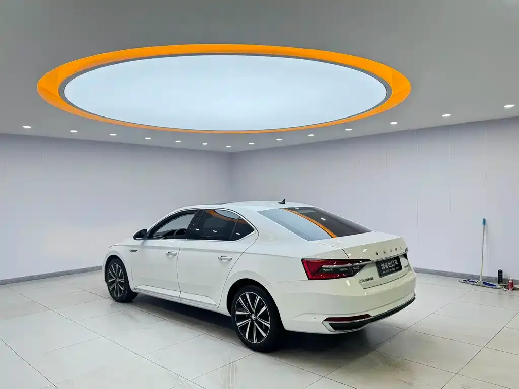 Skoda Superb — фото 5