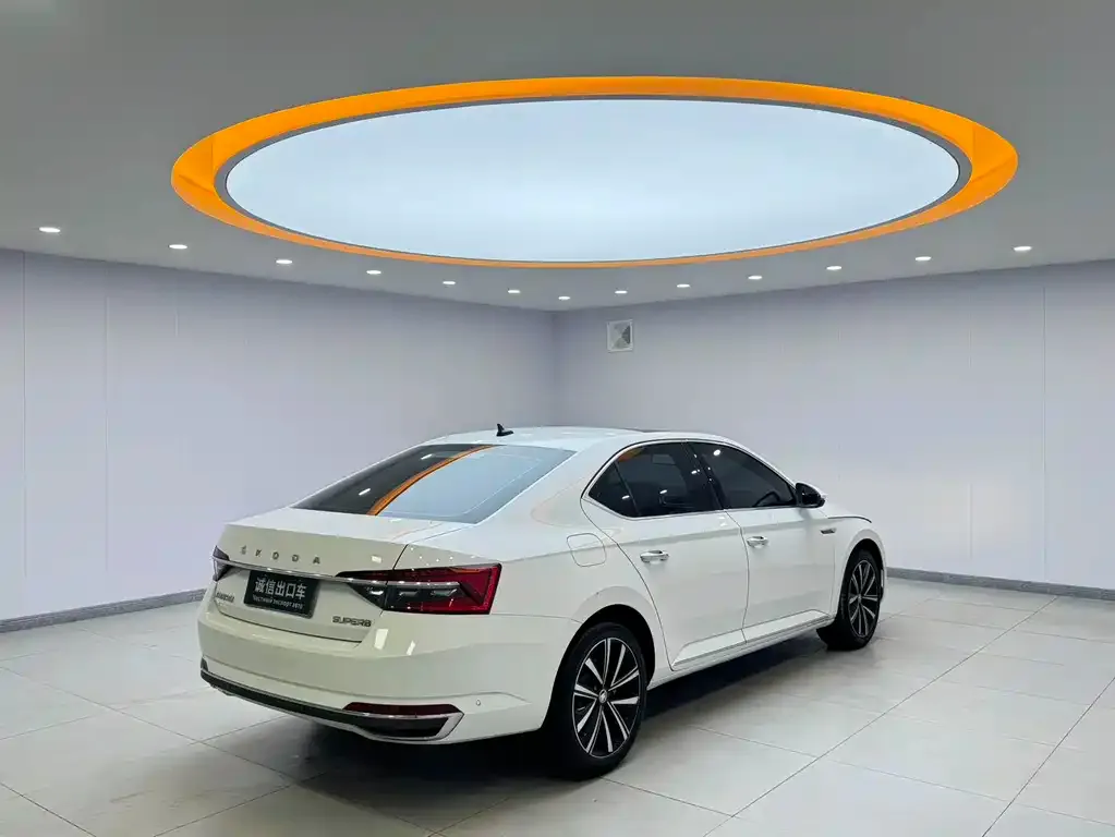 Skoda Superb — фото 6