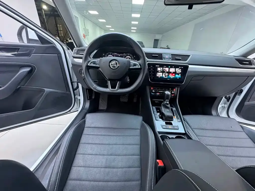 Skoda Superb — фото 9