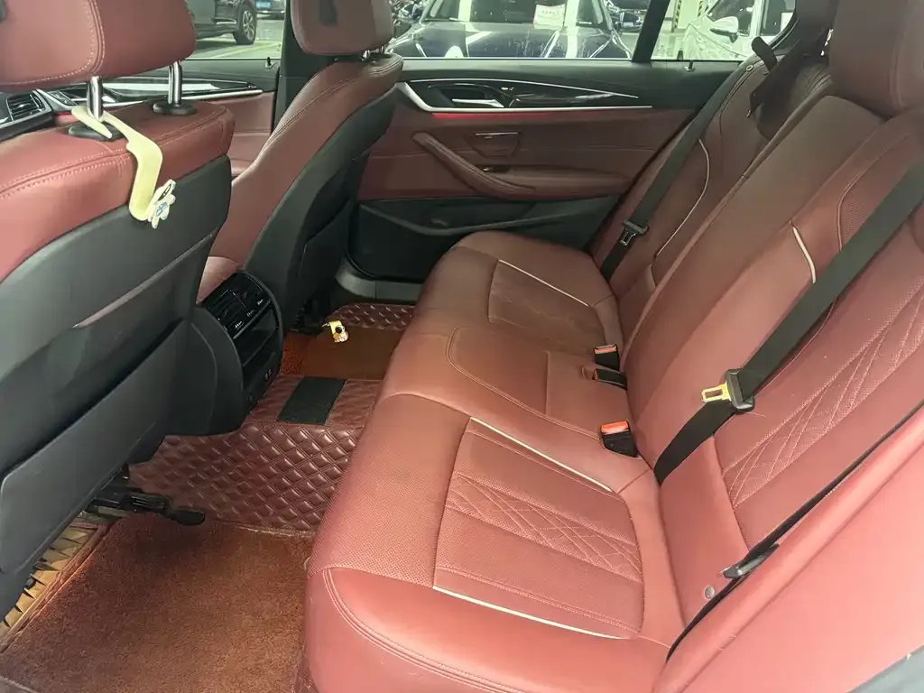 BMW 5 Series — фото 10