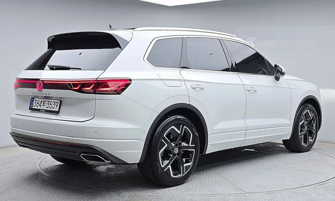 Volkswagen Touareg — фото 10