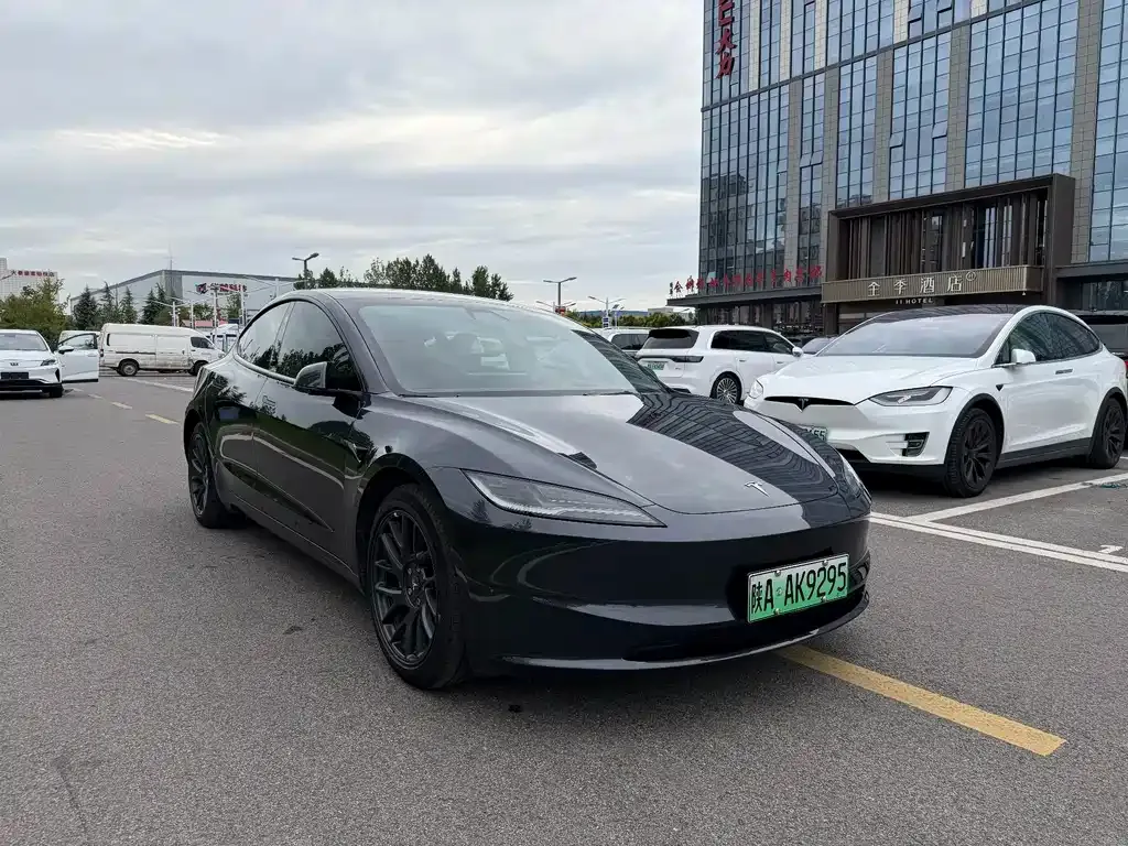 Tesla Model 3 — фото 4