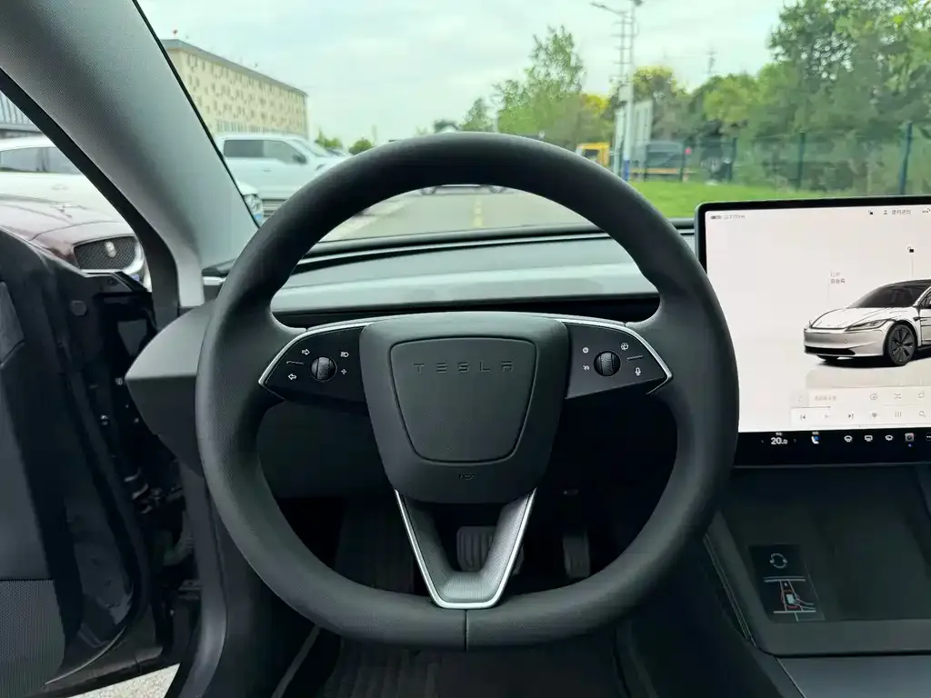 Tesla Model 3 — фото 3