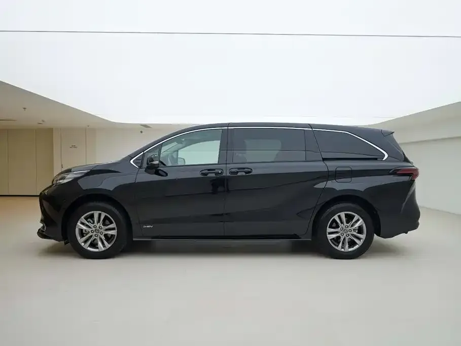 Toyota Sienna — фото 2