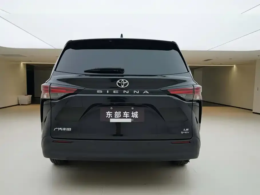 Toyota Sienna — фото 3