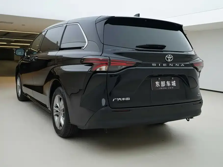 Toyota Sienna — фото 7
